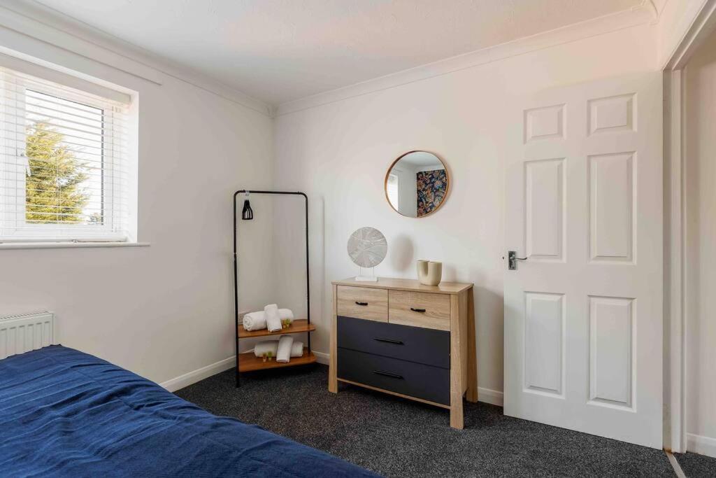 2 Bedroom House-Driveway - Bournemouth Hospital - Long Stay Discounts - Lima Apartments Ltd Exterior foto